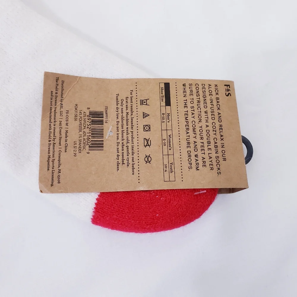 Field & Stream Cozy Cabin Socks Red Snowflake White Aloe Infused NEW NWT